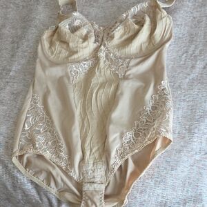 Prima Donna Cream Shapewear with Lace Detail